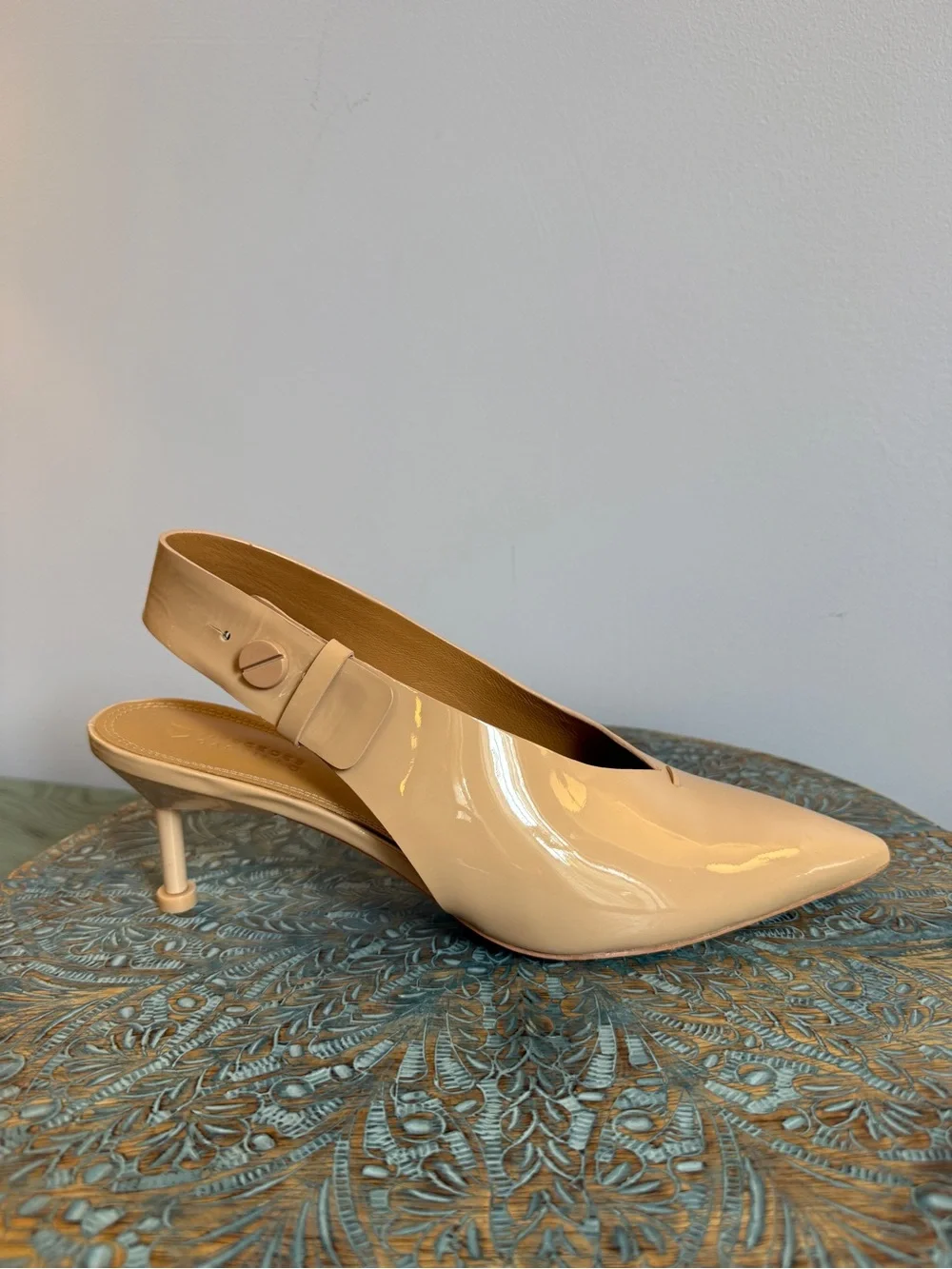 Like New! Mercedes Castillo Kinslee Nude Patent Leather Slingback Pump Size 9